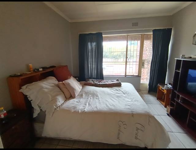 3 BEDROOM DUPLEX FOR SALE IN BRACKENHURST